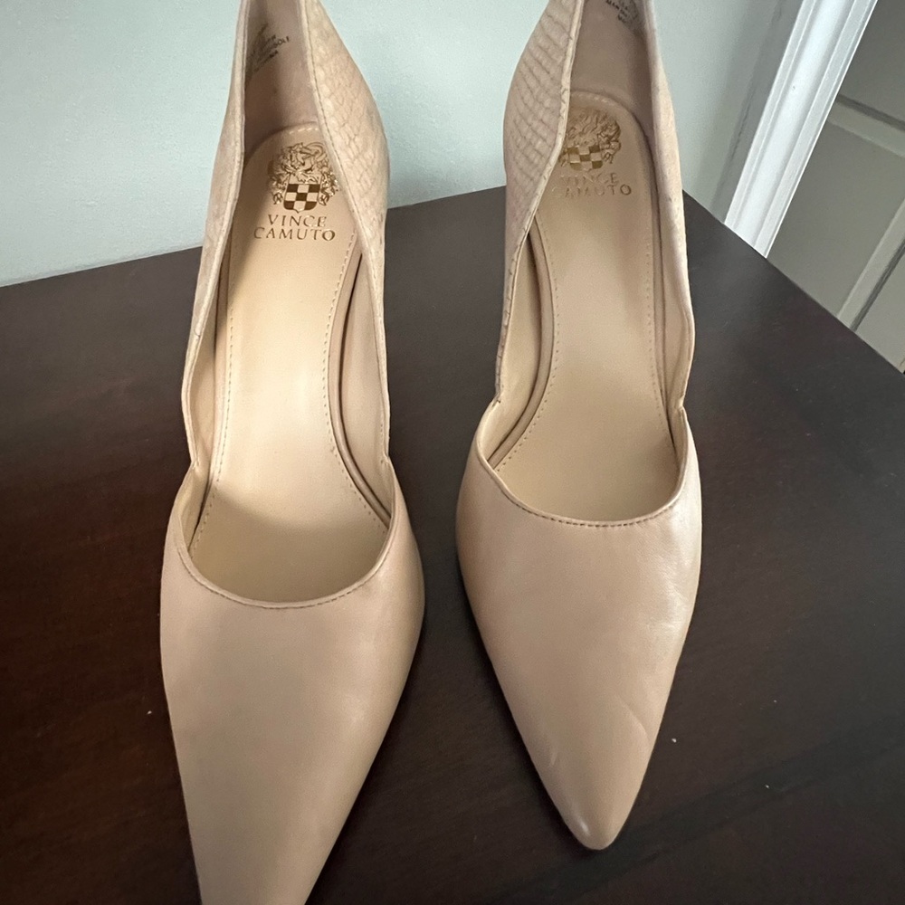 Vince Camuto Tan Heels Pointed Toe Classic